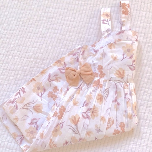 Cupcakes and Cashmere. Girls fall dress. Floral print with bow detail on back. - Picture 11 of 11